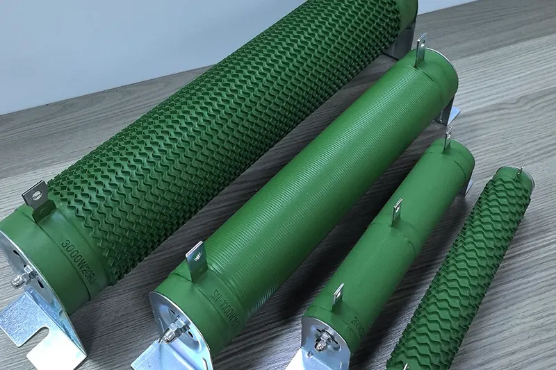 Мощные керамические резисторы обеспечивают превосходное рассеивание тепла для тяговых и возобновляемых источников энергии.